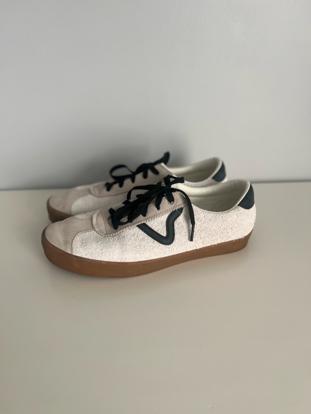Vans Sport Low in white and black with gum sole